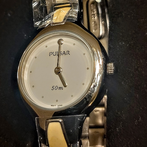 Older Pulsar Watch With Case Untested - Picture 13 of 15